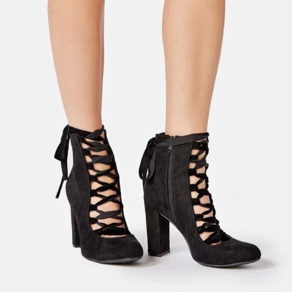 Black Block Heel with Ribbon